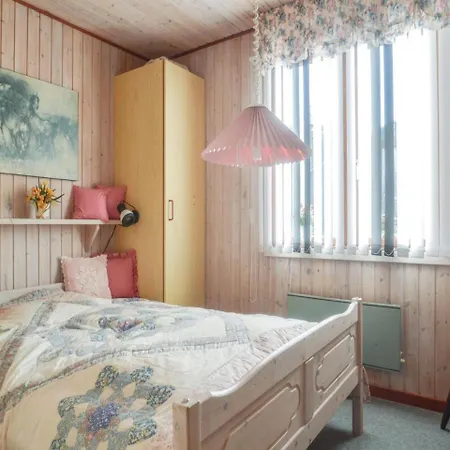 Semesterbostad Three Bedroom Holiday In *
