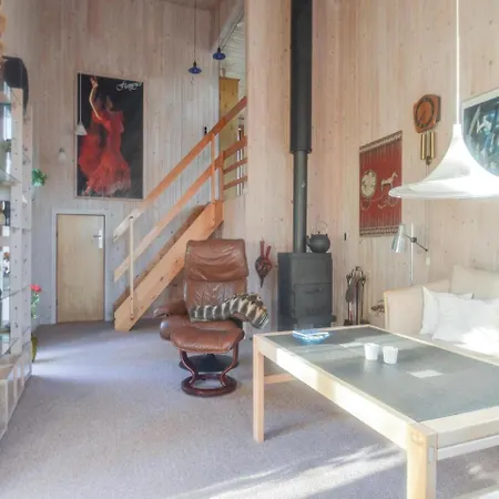 Three Bedroom Holiday In *